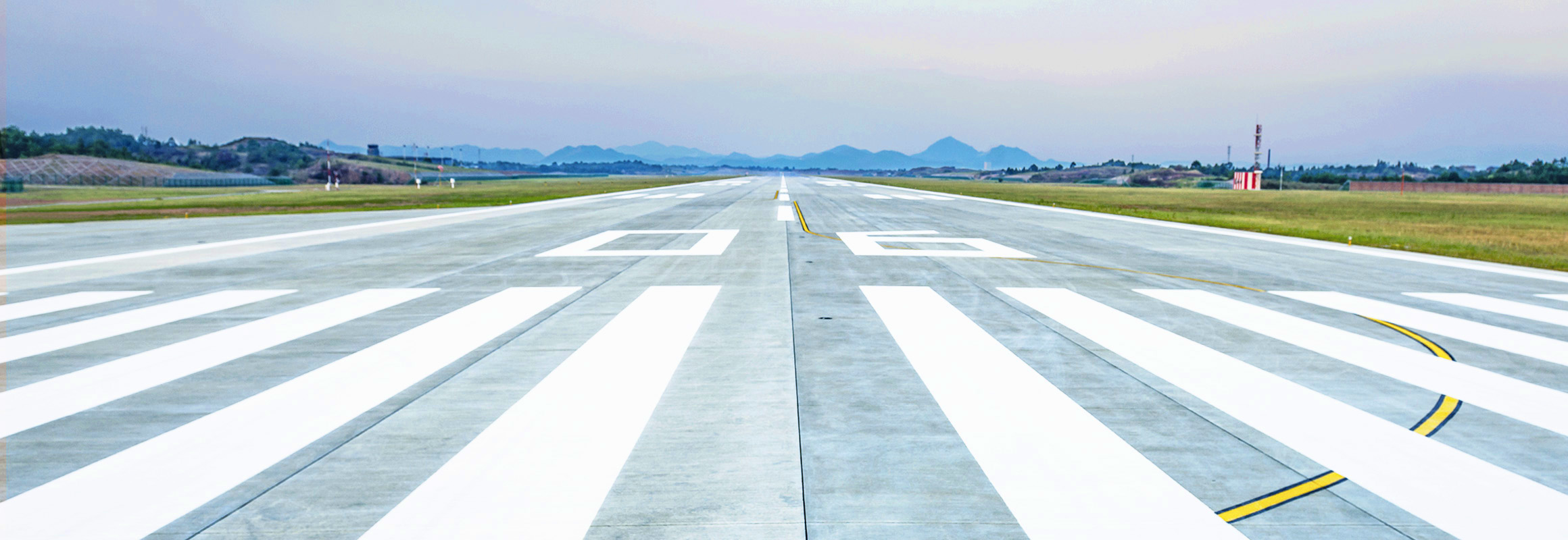 Empty runway at airport due to delayed flight